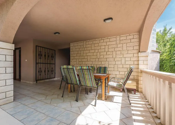 Two-bedroom In Grebaštica